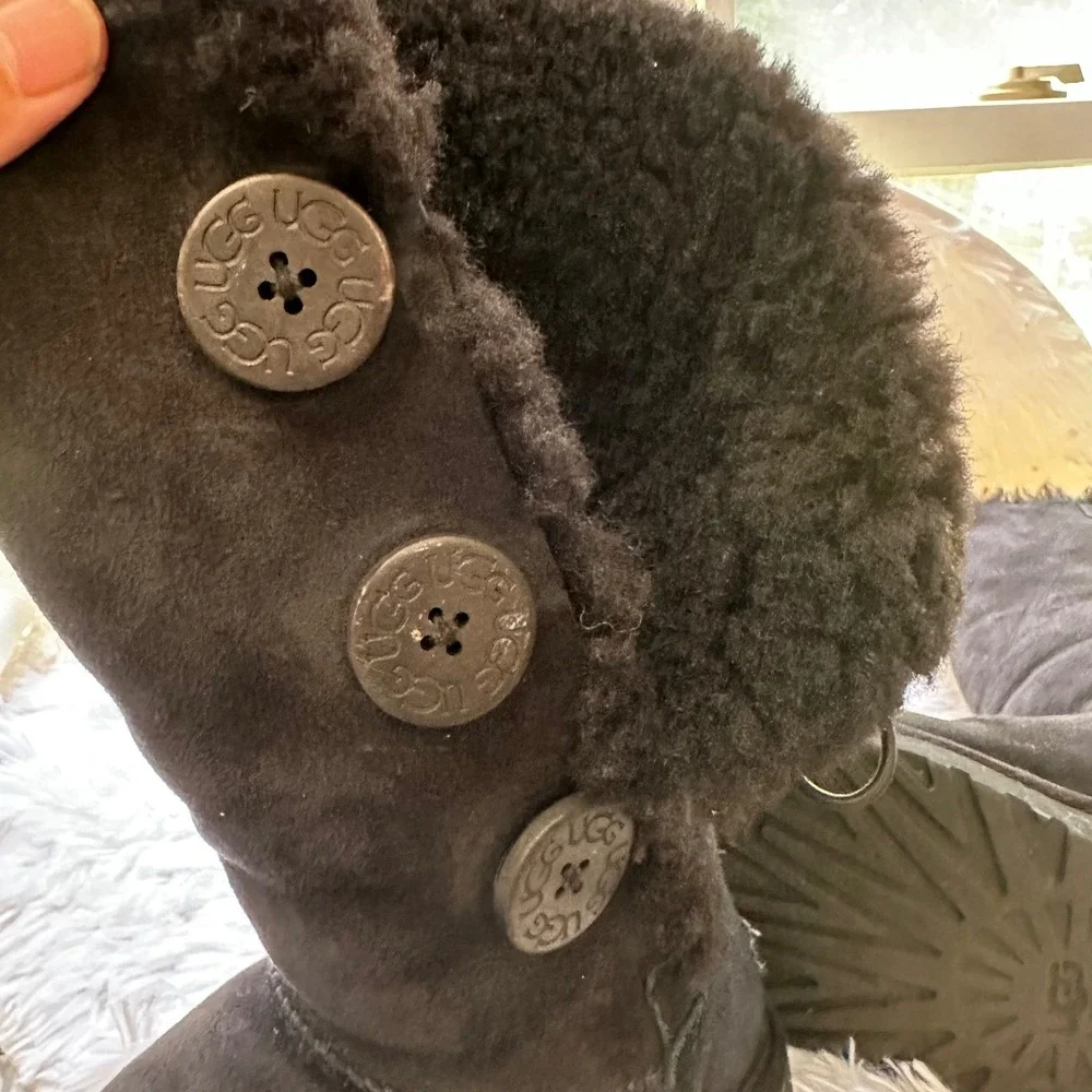 UGG Women's Bailey Button Triplet Tall Boots Black Suede Sheepskin Lined sz 5
